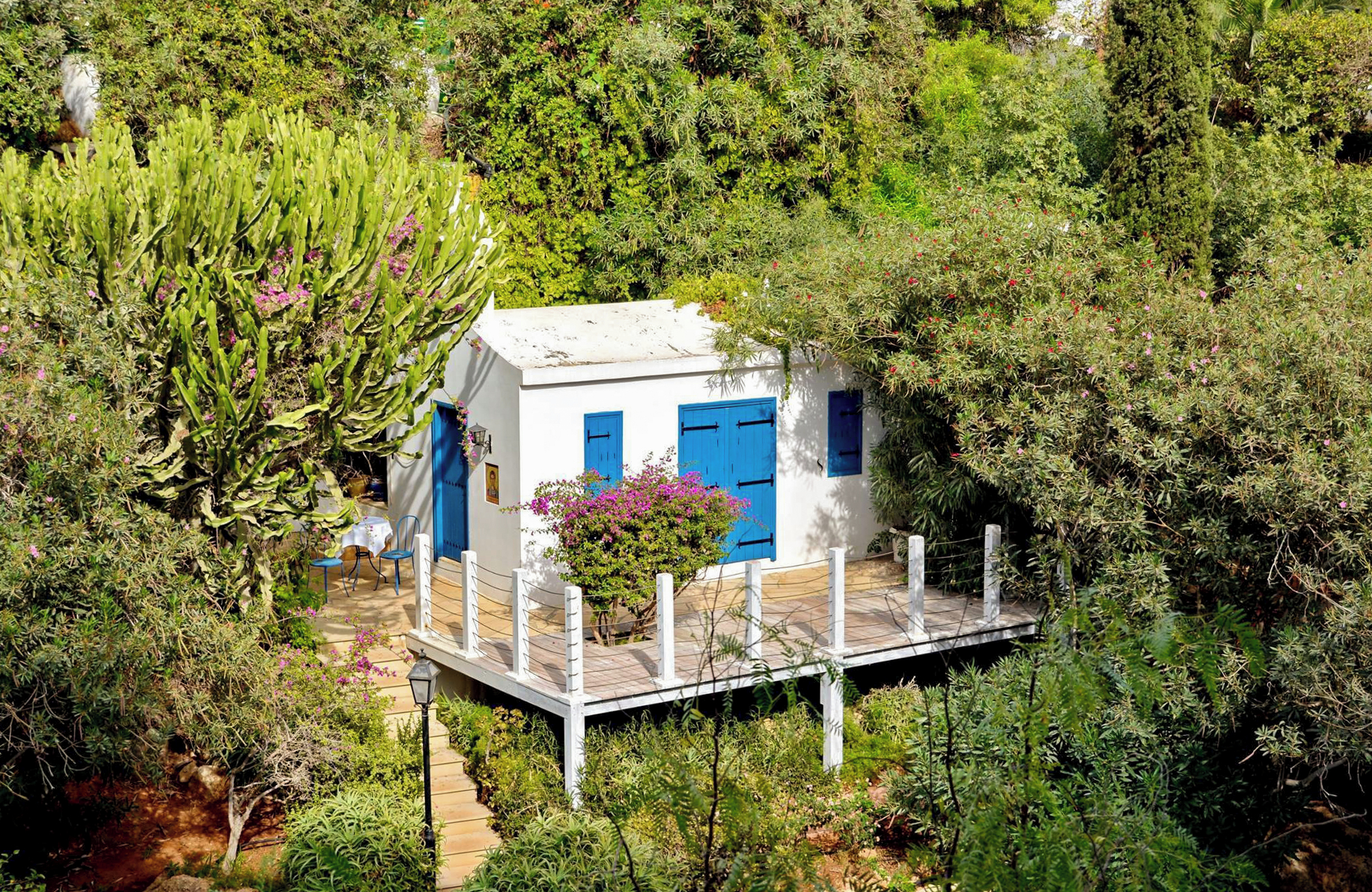 //www.jet2holidays.com/-/media/assets/wedding custom overviews/grecian sands/lca_70519_grecian_sands_hotel_0725_05_689x448.jpg